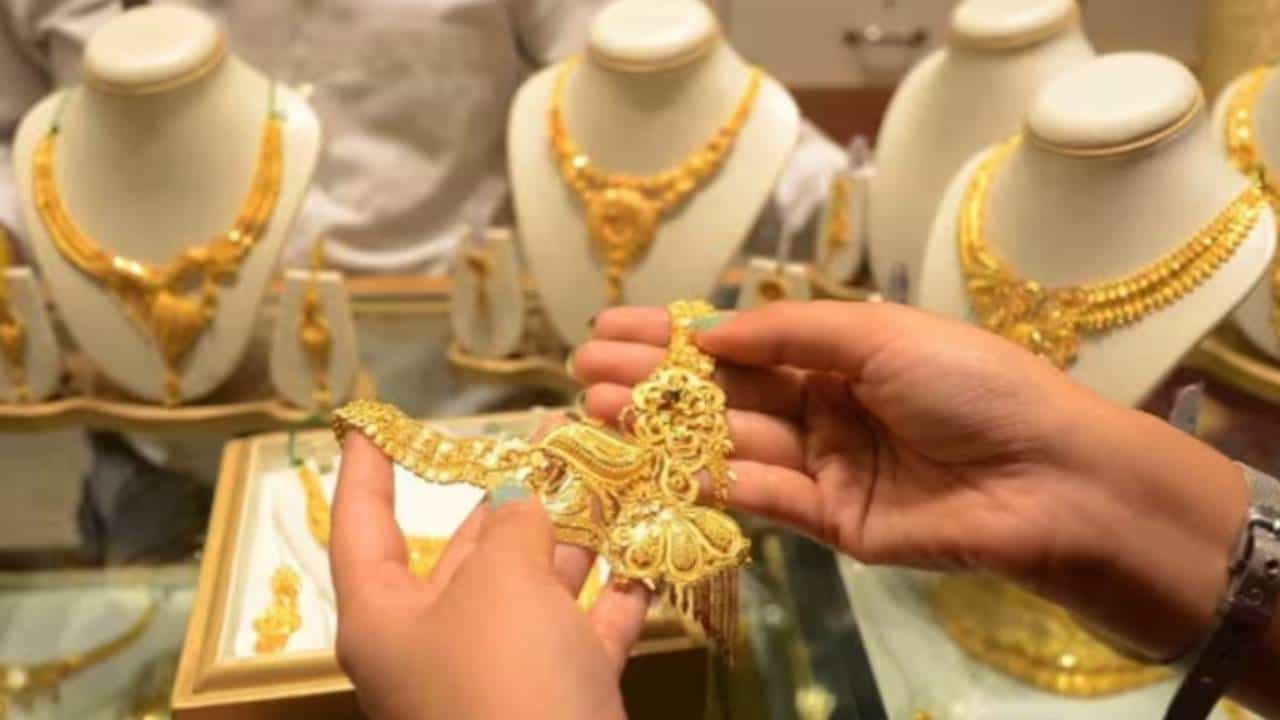 Gold Rate Today Bangalore: 10 ಗ್ರಾಮ್ ಚಿನ್ನದ ಬೆಲೆ 1,750 ರೂ ಏರಿಕೆ Gold Rate Today Bangalore: 10 ಗ್ರಾಮ್ ಚಿನ್ನದ ಬೆಲೆ 1,750 ರೂ ಏರಿಕೆ
