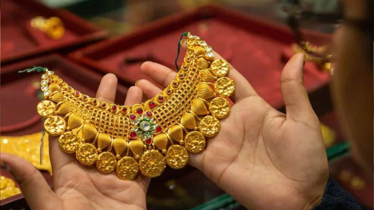 Gold Rate Today Bangalore: ಚಿನ್ನದ ಬೆಲೆ ಸಿಕ್ಕಾಪಟ್ಟೆ ಏರಿಕೆ; ಬೆಳ್ಳಿಯೂ ಬೆಂಕಿ Gold Rate Today Bangalore: ಚಿನ್ನದ ಬೆಲೆ ಸಿಕ್ಕಾಪಟ್ಟೆ ಏರಿಕೆ; ಬೆಳ್ಳಿಯೂ ಬೆಂಕಿ