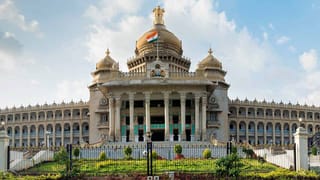 ಸರ್ಕಾರದಿಂದ ಮಹತ್ವದ ಆದೇಶ: ಕರ್ನಾಟಕ ನೌಕರರು ಈ ಬಟ್ಟೆ ಧರಿಸುವುದು ಕಡ್ಡಾಯ