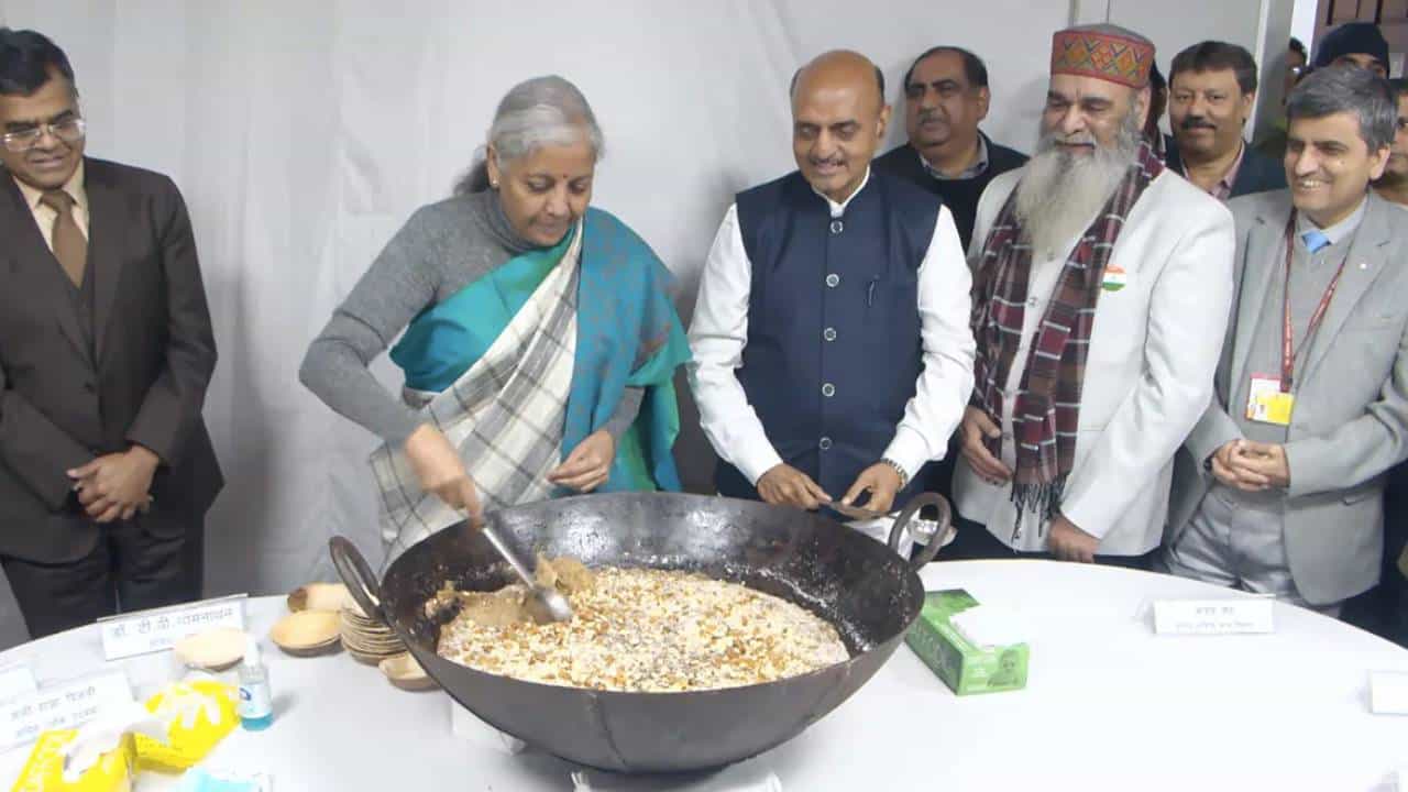 ಕೇಂದ್ರ ಬಜೆಟ್ 2026: ಹಲ್ವಾ ಕಾರ್ಯಕ್ರಮದಲ್ಲಿ ನಿರ್ಮಲಾ ಸೀತಾರಾಮನ್ ಭಾಗಿ; ಬಜೆಟ್​ಗೆ ಮುಂಚೆ ನಡೆಯುವ ಇದರ ವಿಶೇಷತೆ ಏನು?
