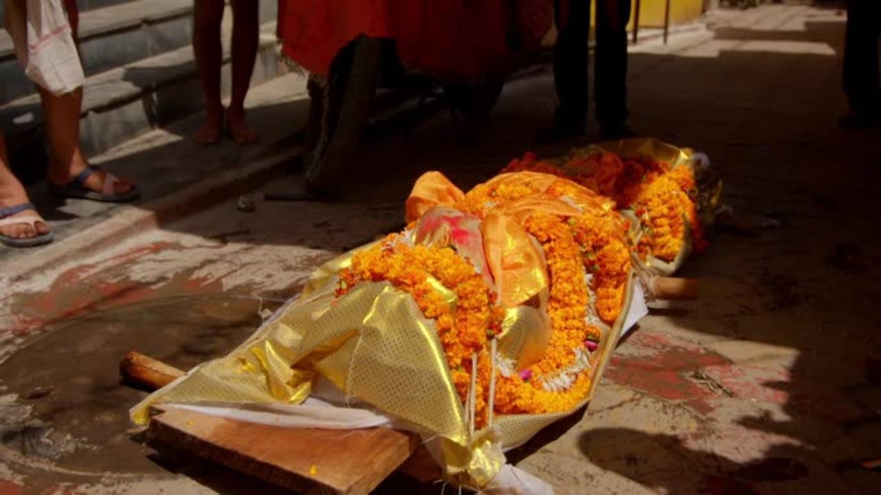 Hindu Tradition: ಮೃತ ವ್ಯಕ್ತಿ ನಿಮ್ಮ ಶತ್ರುವೇ ಆಗಿದ್ದರೂ ಅವರ ಬಗ್ಗೆ ಯಾಕೆ ಕೆಟ್ಟದಾಗಿ ಮಾತನಾಡಬಾರದು? Hindu Tradition: ಮೃತ ವ್ಯಕ್ತಿ ನಿಮ್ಮ ಶತ್ರುವೇ ಆಗಿದ್ದರೂ ಅವರ ಬಗ್ಗೆ ಯಾಕೆ ಕೆಟ್ಟದಾಗಿ ಮಾತನಾಡಬಾರದು?