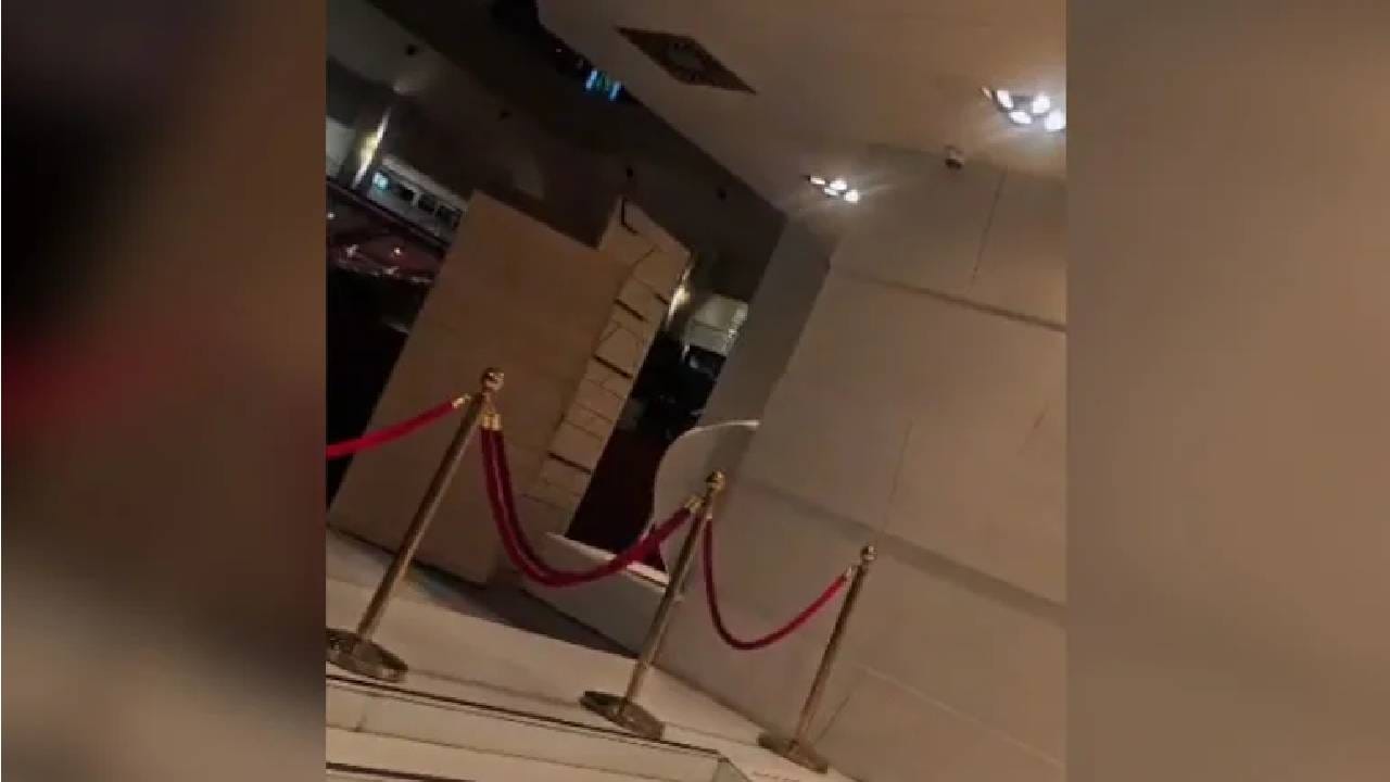 ದೆಹಲಿಯ ಪಂಚತಾರಾ ಹೋಟೆಲ್ನಿಂದ ಹಾರಿ ವ್ಯಕ್ತಿ ಆತ್ಮಹತ್ಯೆ ದೆಹಲಿಯ ಪಂಚತಾರಾ ಹೋಟೆಲ್ನಿಂದ ಹಾರಿ ವ್ಯಕ್ತಿ ಆತ್ಮಹತ್ಯೆ