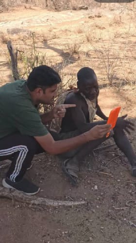 ಮೊದಲ ಬಾರಿ ಕನ್ನಡಿಯಲ್ಲಿ ತನ್ನ ಮುಖ ಕಂಡು ಹೆದರಿದ ವ್ಯಕ್ತಿ