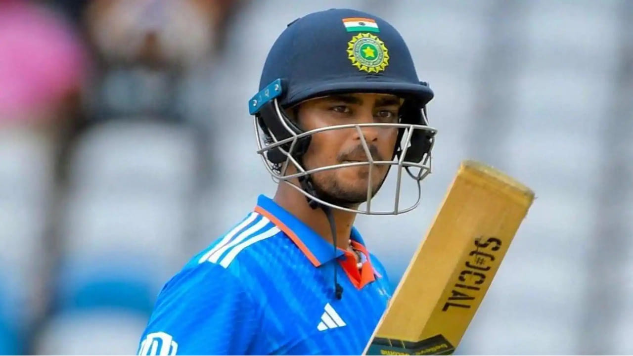 ನಾಗ್ಪುರದಲ್ಲಿ ನಡೆದ ಸುದ್ದಿಗೋಷ್ಠಿಯಲ್ಲಿ ಮಾತನಾಡಿದ ಸೂರ್ಯಕುಮಾರ್ ಯಾದವ್, ತಿಲಕ್ ವರ್ಮಾ ಬದಲಿಗೆ ಇಶಾನ್ ಕಿಶನ್ ಕಣಕ್ಕಿಳಿಯಲಿದ್ದಾರೆ ಎಂದಿದ್ದಾರೆ. ಇಶಾನ್ ಟಿ೨೦ ವಿಶ್ವಕಪ್ ತಂಡದಲ್ಲಿರುವ ಆಟಗಾರ. ಹೀಗಾಗಿ ಅವರನ್ನು ಮೂರನೇ ಕ್ರಮಾಂಕದಲ್ಲಿ ಕಣಕ್ಕಿಳಿಸಲು ನಿರ್ಧರಿಸಿದ್ದೇವೆ ಎಂದು ತಿಳಿಸಿದ್ದಾರೆ.