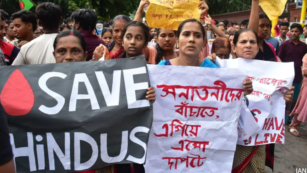 ಈ ವರ್ಷವೂ ಟೀಂ ಇಂಡಿಯಾ ಬಾಂಗ್ಲಾದೇಶ ಪ್ರವಾಸ ಮಾಡುವುದು ಅಸಾಧ್ಯ ಎಂಬ ವರದಿಗಳಿದ್ದವು. ಏಕೆಂದರೆ, ಇತ್ತೀಚೆಗಷ್ಟೇ ಬಾಂಗ್ಲಾದೇಶದಲ್ಲಿ ಮತ್ತೆ ಹಿಂದೂಗಳ ಮೇಲಿನ ಹಿಂಸಾಚಾರ ಅತಿರೇಕಕ್ಕೆ ಹೋಗಿದೆ. ಹೀಗಾಗಿ ಬಾಂಗ್ಲಾದೇಶದೊಂದಿಗಿನ ಎಲ್ಲಾ ಸಂಬಂಧಗಳನ್ನು ಕಡಿದುಕೊಳ್ಳಬೇಕು ಎಂಬುದು ಭಾರತೀಯರ ಆಗ್ರಹವಾಗಿದೆ.