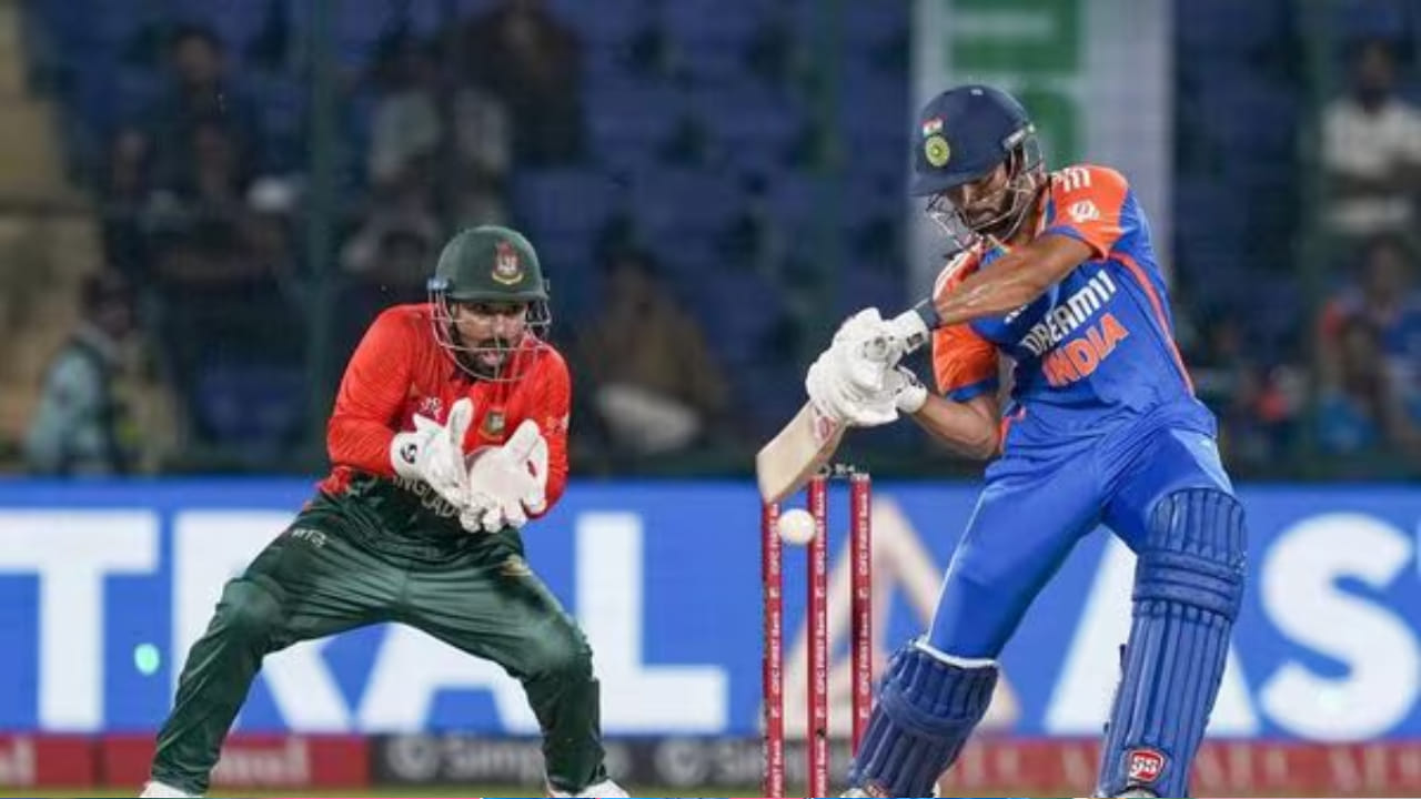 ಬಾಂಗ್ಲಾದೇಶದಲ್ಲಿನ ಪ್ರಸ್ತುತ ಪರಿಸ್ಥಿತಿಯ ಹಿನ್ನೆಲೆಯಲ್ಲಿ ಬಿಸಿಸಿಐ, ಆಗಸ್ಟ್-ಸೆಪ್ಟೆಂಬರ್ನಲ್ಲಿ ನಿಗದಿಯಾಗಿದ್ದ ಬಾಂಗ್ಲಾ ಪ್ರವಾಸವನ್ನು ತಾತ್ಕಾಲಿಕವಾಗಿ ಮುಂದೂಡಿದೆ ಎಂದು ಬಿಸಿಸಿಐ ಮೂಲಗಳನ್ನು ಉಲ್ಲೇಖಿಸಿ ಇಂಡಿಯನ್ ಎಕ್ಸ್ಪ್ರೆಸ್ ವರದಿ ಮಾಡಿದೆ. ಮಂಡಳಿಯು ಈಗ ಈ ವಿಷಯವನ್ನು ಭಾರತ ಸರ್ಕಾರದೊಂದಿಗೆ ಚರ್ಚಿಸಿ ಅವರ ಸಲಹೆಯ ಆಧಾರದ ಮೇಲೆ ಮುಂದಿನ ನಿರ್ಧಾರಗಳನ್ನು ತೆಗೆದುಕೊಳ್ಳಲ್ಲಿದ್ದು, ಆ ನಂತರ ತನ್ನ ನಿರ್ಧಾರವನ್ನು ಬಾಂಗ್ಲಾದೇಶ ಕ್ರಿಕೆಟ್ ಮಂಡಳಿಗೆ ತಿಳಿಸಲಿದೆ ಎಂದು ವರದಿಯಲ್ಲಿ ಉಲ್ಲೇಖಿಸಲಾಗಿದೆ.