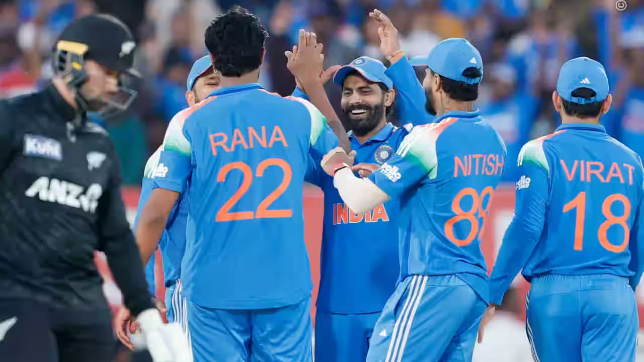 ಭಾರತ ಮತ್ತು ನ್ಯೂಝಿಲೆಂಡ್ ನಡುವಿನ ಸರಣಿ ಶುರುವಾಗಿದ್ದು 1988 ರಲ್ಲಿ. ಮೊದಲ ಸರಣಿಯಲ್ಲೇ ಟೀಮ್ ಇಂಡಿಯಾ ಕಿವೀಸ್ ಪಡೆಯನ್ನು 4-0 ಅಂತರದಿಂದ ಸೋಲಿಸಿದ್ದರು. ಇದಾದ ಬಳಿಕ ಭಾರತಕ್ಕೆ ಆಗಮಿಸಿದ ನ್ಯೂಝಿಲೆಂಡ್ 2-3 (1995) 2-3 (1999), 0-5 (2010), 2-3 (2016), 1-2 (2017), 0-3 (2023) ಅಂತರದಿಂದ ಸರಣಿಗಳನ್ನು ಸೋತಿದ್ದರು.