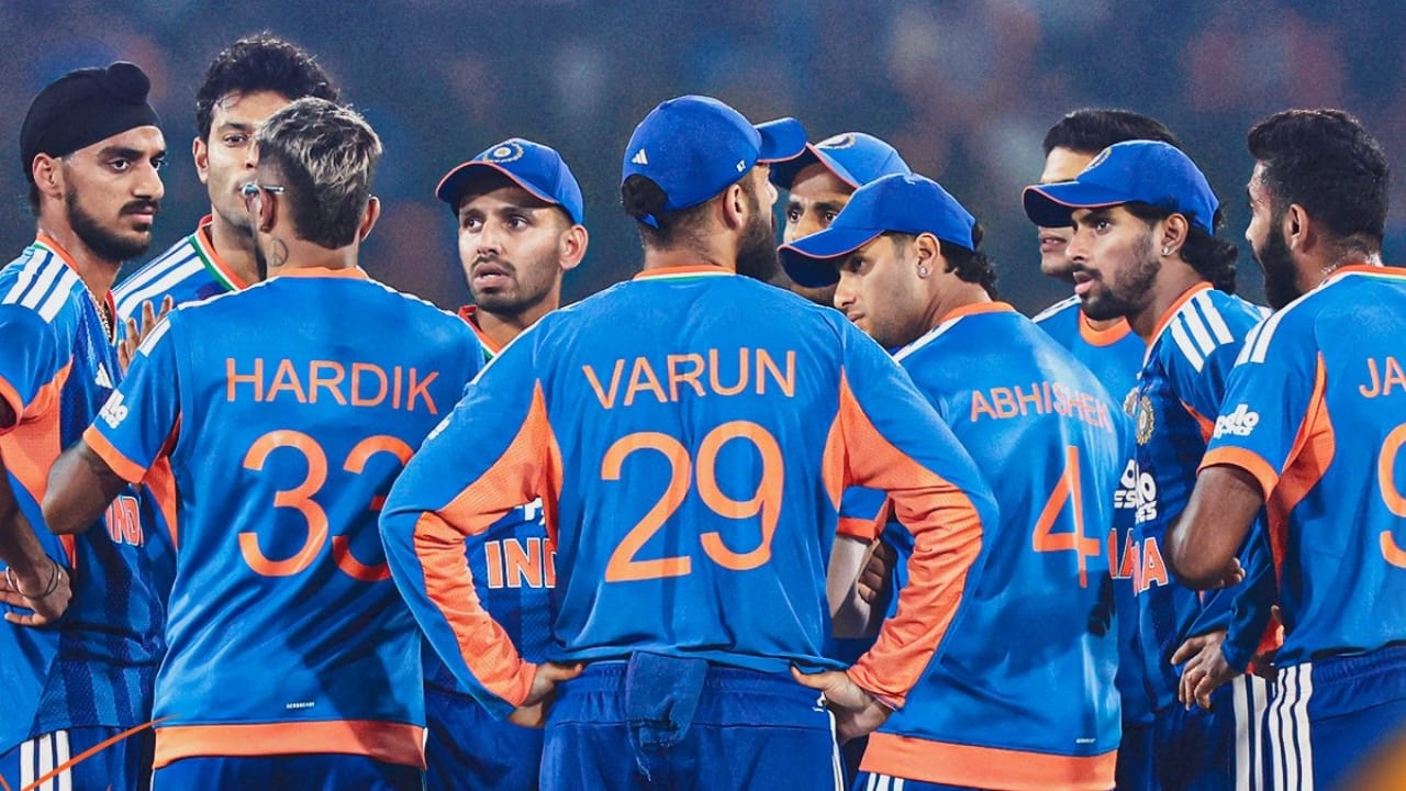 ಭಾರತ: ಸೂರ್ಯಕುಮಾರ್ ಯಾದವ್ (ನಾಯಕ), ಅಭಿಷೇಕ್ ಶರ್ಮಾ, ತಿಲಕ್ ವರ್ಮಾ, ಸಂಜು ಸ್ಯಾಮ್ಸನ್, ಶಿವಂ ದುಬೆ, ಇಶಾನ್ ಕಿಶನ್, ಹಾರ್ದಿಕ್ ಪಾಂಡ್ಯ, ಅರ್ಷದೀಪ್ ಸಿಂಗ್, ಜಸ್ಪ್ರೀತ್ ಬುಮ್ರಾ, ಹರ್ಷಿತ್ ರಾಣಾ, ವರುಣ್ ಚಕ್ರವರ್ತಿ, ಕುಲ್ದೀಪ್ ಯಾದವ್, ಅಕ್ಷರ್ ಪಟೇಲ್, ವಾಷಿಂಗ್ಟನ್ ಸುಂದರ್, ರಿಂಕು ಸಿಂಗ್.