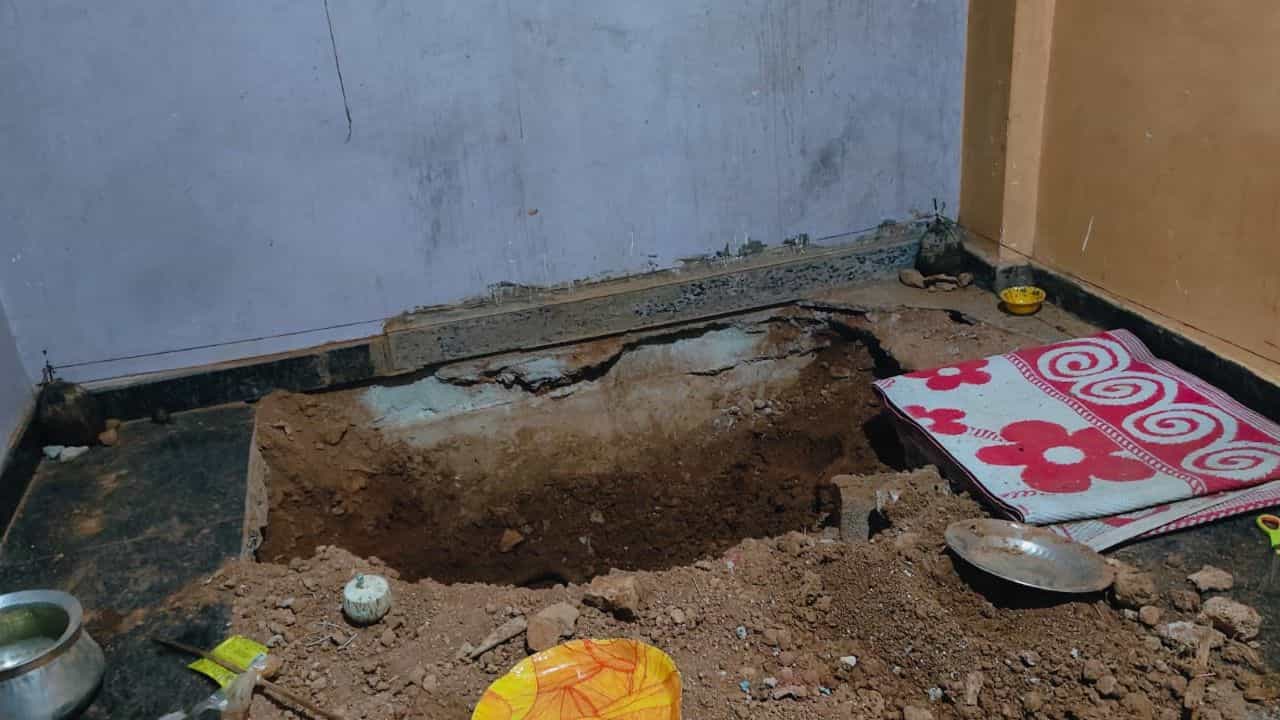 ನಿಧಿ ಆಸೆಗೆ ಪೋಷಕರಿಂದಲೇ ಮಗು ಬಲಿಗೆ ಯತ್ನ? 8 ತಿಂಗಳ ಕಂದಮ್ಮನ ರಕ್ಷಣೆ ನಿಧಿ ಆಸೆಗೆ ಪೋಷಕರಿಂದಲೇ ಮಗು ಬಲಿಗೆ ಯತ್ನ? 8 ತಿಂಗಳ ಕಂದಮ್ಮನ ರಕ್ಷಣೆ