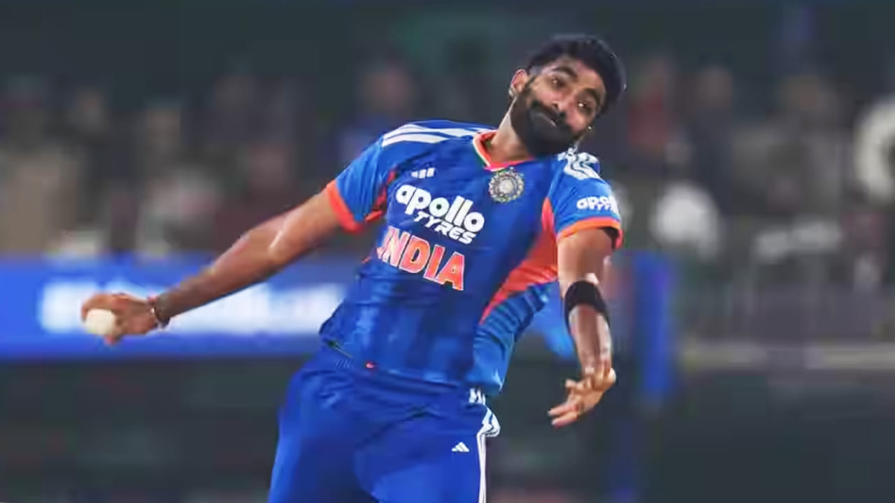 ಅಂದರೆ ನ್ಯೂಝಿಲೆಂಡ್ ವಿರುದ್ಧದ ಮೂರನೇ ಟಿ20 ಪಂದ್ಯದಲ್ಲಿ ಪ್ಲೇಯರ್ ಆಫ್ ದಿ ಮ್ಯಾಚ್ ಪ್ರಶಸ್ತಿ ಲಭಿಸಿದ್ದು ಜಸ್​ಪ್ರೀತ್ ಬುಮ್ರಾ ಅವರಿಗೆ. ಈ ಪಂದ್ಯದಲ್ಲಿ 4 ಓವರ್​ಗಳನ್ನು ಎಸೆದಿದ್ದ ಬುಮ್ರಾ ನೀಡಿದ್ದು ಕೇವಲ 17 ರನ್ ಮಾತ್ರ. ಇದರ ನಡುವೆ 3 ವಿಕೆಟ್​ಗಳನ್ನು ಸಹ ಕಬಳಿಸಿದ್ದರು.