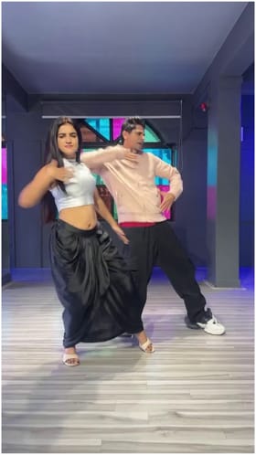 ಮಸ್ತ್ ಮಲೈಕಾ ಹಾಡಿಗೆ ಮೈಚಳಿ ಬಿಟ್ಟು ಡ್ಯಾನ್ಸ್ ಮಾಡಿದ ಜಾನ್ವಿ