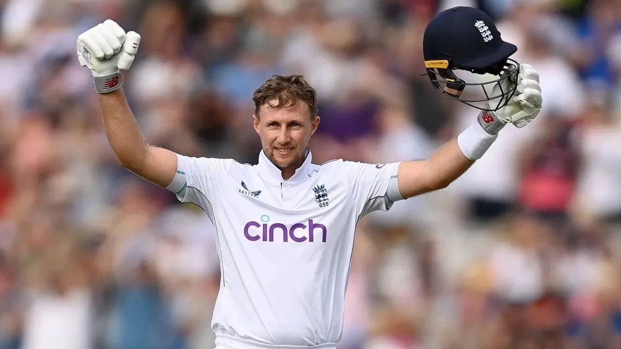 ಇದೀಗ ಜೋ ರೂಟ್ ಸಚಿನ್ ತೆಂಡೂಲ್ಕರ್ ಅವರ ವಿಶ್ವ ದಾಖಲೆಯ ಸನಿಹಕ್ಕೆ ತಲುಪಿದ್ದಾರೆ. ಇಂಗ್ಲೆಂಡ್ ಪರ ಈವರೆಗೆ 163 ಪಂದ್ಯಗಳಲ್ಲಿ 297 ಇನಿಂಗ್ಸ್ ಆಡಿರುವ ಜೋ ರೂಟ್ ಒಟ್ಟು 67 ಅರ್ಧಶತಕ ಬಾರಿಸಿದ್ದಾರೆ. ಈ ಮೂಲಕ ಟೆಸ್ಟ್ ಕ್ರಿಕೆಟ್ನಲ್ಲಿ ಅತೀ ಹೆಚ್ಚು ಹಾಫ್ ಸೆಂಚುರಿ ಬಾರಿಸಿದ ವಿಶ್ವದ 2ನೇ ಬ್ಯಾಟರ್ ಎಂಬ ಹೆಗ್ಗಳಿಕೆ ಪಾತ್ರರಾಗಿದ್ದಾರೆ.