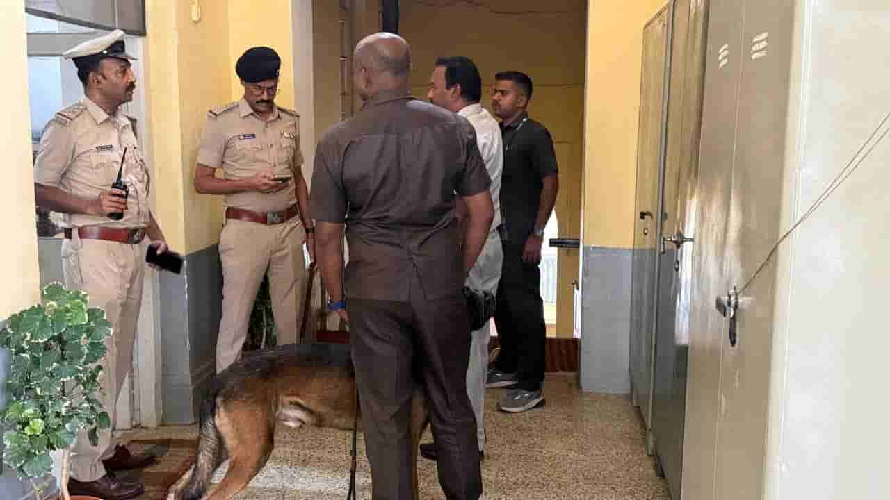 ಮೈಸೂರು, ಬಾಗಲಕೋಟೆ ನ್ಯಾಯಾಲಯಗಳಿಗೆ ಬಾಂಬ್ ಬೆದರಿಕೆ, ಪಾಸ್ಪೋರ್ಟ್ ಕಚೇರಿಗೂ ಬಂತು ಇ-ಮೇಲ್