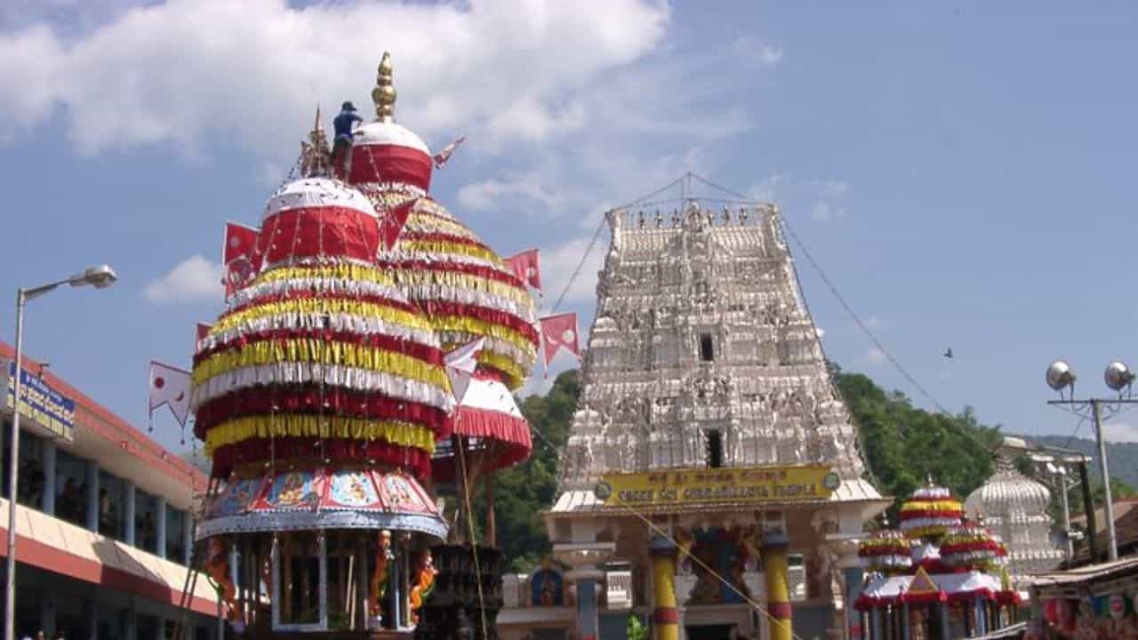 ಕರ್ನಾಟಕದ ದೇವಾಲಯಗಳ ಆದಾಯದಲ್ಲಿ ಭಾರೀ ಏರಿಕೆ: ದಕ್ಷಿಣ ಕನ್ನಡದ ಈ ದೇಗುಲ ಫಸ್ಟ್ ಕರ್ನಾಟಕದ ದೇವಾಲಯಗಳ ಆದಾಯದಲ್ಲಿ ಭಾರೀ ಏರಿಕೆ: ದಕ್ಷಿಣ ಕನ್ನಡದ ಈ ದೇಗುಲ ಫಸ್ಟ್