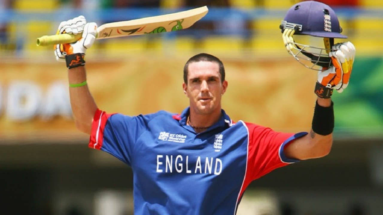 ಇದರೊಂದಿಗೆ ಇಂಗ್ಲೆಂಡ್ ಪರ ಅಂತಾರಾಷ್ಟ್ರೀಯ ಕ್ರಿಕೆಟ್​ನಲ್ಲಿ ಅತ್ಯಧಿಕ ಬಾರಿ ಪಂದ್ಯ ಶ್ರೇಷ್ಠ ಪ್ರಶಸ್ತಿ ಪಡೆದ ಆಟಗಾರ ಎನಿಸಿಕೊಂಡಿದ್ದಾರೆ. ಇದಕ್ಕೂ ಮುನ್ನ ಈ ದಾಖಲೆ ಕೆವಿನ್ ಪೀಟರ್ಸನ್ ಹೆಸರಿನಲ್ಲಿತ್ತು. ಇಂಗ್ಲೆಂಡ್ ಪರ 277 ಪಂದ್ಯಗಳನ್ನಾಡಿರುವ ಪೀಟರ್ಸನ್ ಒಟ್ಟು 26 ಬಾರಿ ಪ್ಲೇಯರ್ ಆಫ್ ದಿ ಮ್ಯಾಚ್ ಪ್ರಶಸ್ತಿ ಪಡೆದಿದ್ದರು.