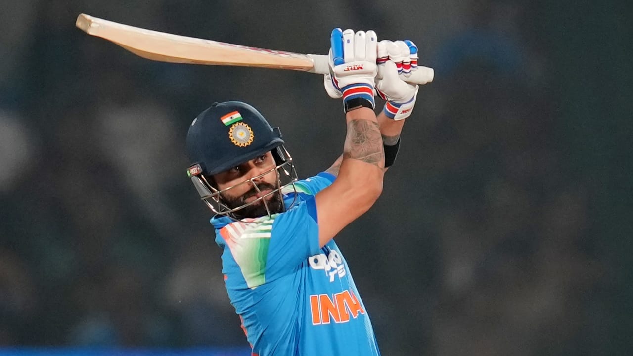 ತಮ್ಮ 557 ನೇ ಪಂದ್ಯ ಮತ್ತು 624 ಇನ್ನಿಂಗ್ಸ್‌ಗಳಲ್ಲಿ ಈ ಮೈಲಿಗಲ್ಲು ಸಾಧಿಸಿದ ಕೊಹ್ಲಿ, ಈ ಸಾಧನೆ ಮಾಡಿದ ಮೂರನೇ ಕ್ರಿಕೆಟ್ ಎನಿಸಿಕೊಂಡರು. ಆ ಬಳಿಕ ತಮ್ಮ ಖಾತೆಗೆ ಮತ್ತೆ 17 ರನ್​ಗಳನ್ನು ಸೇರಿಸಿದ ಕೊಹ್ಲಿ ಅಂತರರಾಷ್ಟ್ರೀಯ ಕ್ರಿಕೆಟ್​ನಲ್ಲಿ ಅತಿ ಹೆಚ್ಚು ರನ್ ಕಲೆಹಾಕಿದ ಆಟಗಾರರ ಪಟ್ಟಿಯಲ್ಲಿ ಎರಡನೇ ಸ್ಥಾನಕ್ಕೇರಿದರು.