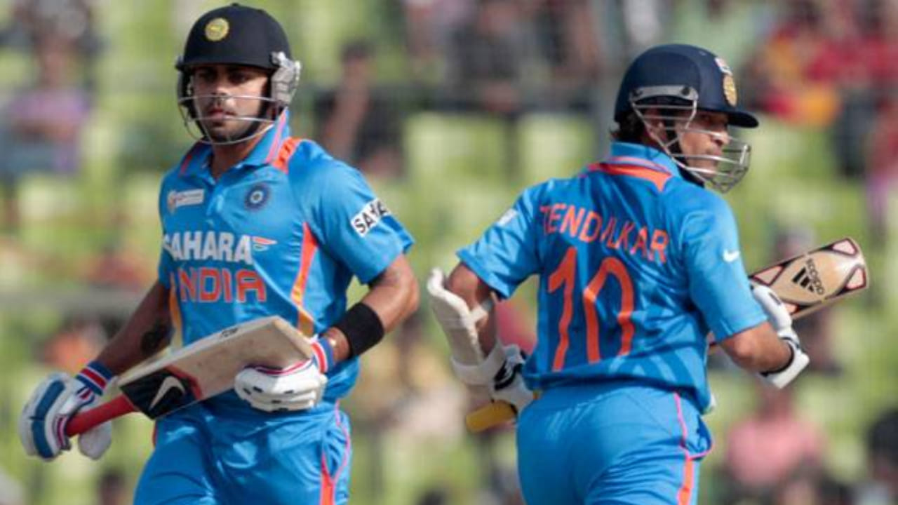 ವಾಸ್ತವವಾಗಿ ವಿರಾಟ್​ಗೂ ಮೊದಲು ಈ ದಾಖಲೆ ಸಚಿನ್ ತೆಂಡೂಲ್ಕರ್ ಅವರ ಹೆಸರಿನಲ್ಲಿತ್ತು. ಸಚಿನ್ ತೆಂಡೂಲ್ಕರ್ ಕಿವೀಸ್ ವಿರುದ್ಧದ ಏಕದಿನ ಪಂದ್ಯಗಳಲ್ಲಿ 1750 ರನ್ ಕಲೆಹಾಕಿದ್ದರು. ಇದೀಗ ವಿರಾಟ್ ಈ ದಾಖಲೆಯನ್ನು ಮೀರಿ ಹೊಸ ದಾಖಲೆ ನಿರ್ಮಿಸಿದ್ದಾರೆ. ವಿರಾಟ್ ಕೊಹ್ಲಿ ಈಗ ನ್ಯೂಜಿಲೆಂಡ್ ವಿರುದ್ಧ 1773 ಏಕದಿನ ರನ್ ಗಳಿಸಿದ್ದಾರೆ. 