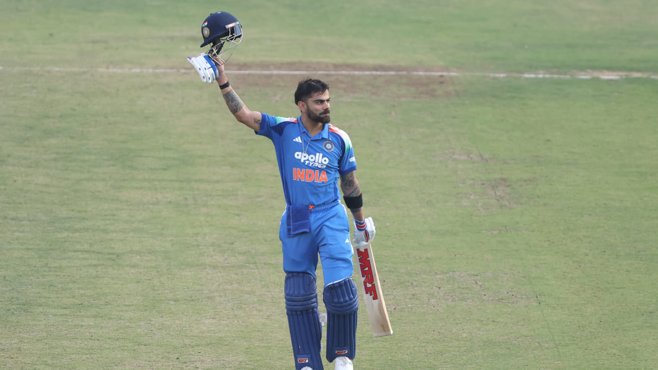 ಪ್ರಸ್ತುತ, ನ್ಯೂಜಿಲೆಂಡ್ ವಿರುದ್ಧದ ಏಕದಿನ ಪಂದ್ಯಗಳಲ್ಲಿ ಅತಿ ಹೆಚ್ಚು ಶತಕಗಳನ್ನು ಗಳಿಸಿದ ವಿಶ್ವ ದಾಖಲೆಯನ್ನು ಈ ಮೂವರು ಆಟಗಾರರು (ವಿರಾಟ್ ಕೊಹ್ಲಿ, ರಿಕಿ ಪಾಂಟಿಂಗ್ ಮತ್ತು ವೀರೇಂದ್ರ ಸೆಹ್ವಾಗ್) ಜಂಟಿಯಾಗಿ ಹೊಂದಿದ್ದಾರೆ. ಈ ಮೂವರು ತಲಾ ಆರು ಬಾರಿ ಈ ಸಾಧನೆ ಮಾಡಿದ್ದಾರೆ. ಇದೀಬ ಕೊಹ್ಲಿ ಶತಕ ಸಿಡಿಸಿದರೆ, ಸೆಹ್ವಾಗ್ ಅವರ ದಾಖಲೆಯನ್ನು ಮುರಿಯುವುದಲ್ಲದೆ, ರಿಕಿ ಪಾಂಟಿಂಗ್ ಅವರನ್ನು ಹಿಂದಿಕ್ಕಿ ವಿಶ್ವದ ನಂಬರ್ 1 ಬ್ಯಾಟ್ಸ್ಮನ್ ಎಂಬ ಹೆಗ್ಗಳಿಕೆಗೆ ಪಾತ್ರರಾಗುತ್ತಾರೆ.