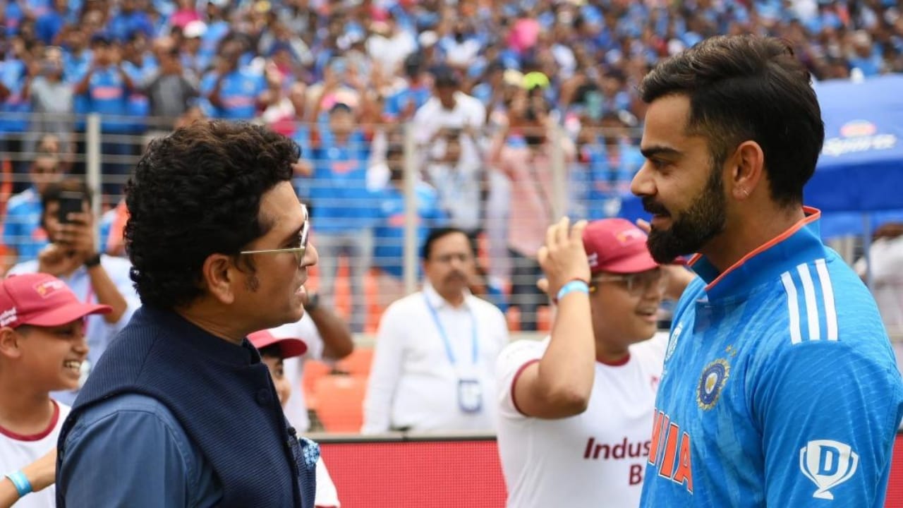 ಇನ್ನು ಈ ಪಟ್ಟಿಯಲ್ಲಿ ಅಗ್ರಸ್ಥಾನದಲ್ಲಿರುವ ಭಾರತದ ಲೆಜೆಂಡರಿ ಆಟಗಾರ ಸಚಿನ್ ತೆಂಡೂಲ್ಕರ್, ಅಂತರರಾಷ್ಟ್ರೀಯ ಕ್ರಿಕೆಟ್​ನಲ್ಲಿ ಬರೋಬ್ಬರಿ 34357 ರನ್ ಕಲೆಹಾಕಿದ್ದಾರೆ. ಪ್ರಸ್ತುತ ಕೊಹ್ಲಿ ಈ ಪಟ್ಟಿಯಲ್ಲಿ ಎರಡನೇ ಸ್ಥಾನದಲ್ಲಿದ್ದರೂ ಸಚಿನ್ ದಾಖಲೆ ಮುರಿಯುವುದು ಅಸಾಧ್ಯವಾಗಿದೆ. ಏಕೆಂದರೆ ಕೊಹ್ಲಿ ಈಗಾಗಲೇ ಟಿ20 ಹಾಗೂ ಟೆಸ್ಟ್​ಗೆ ವಿದಾಯ ಹೇಳಿರುವುದರಿಂದ ಏಕದಿನ ಮಾದರಿಯಲ್ಲಿ ಮಾತ್ರ ಆಡುತ್ತಿದ್ದಾರೆ.    