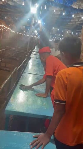 ದಾಸೋಹದ ಟೇಬಲ್ಗಳನ್ನ ಖುದ್ದು ಕ್ಲೀನ್ ಮಾಡಿದ ಸ್ವಾಮೀಜಿ!