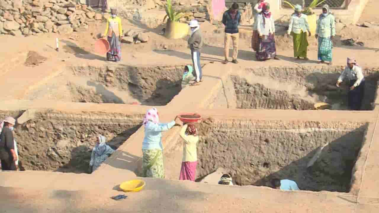 ಶಾಲಾ ಮಕ್ಕಳ ಮೇಲೆ ಲಕ್ಕುಂಡಿ ಉತ್ಖನನದ ಎಫೆಕ್ಟ್: ಧೂಳಿನ ಅಬ್ಬರಕ್ಕೆ ಪುಟಾಣಿಗಳು ಹೈರಾಣು