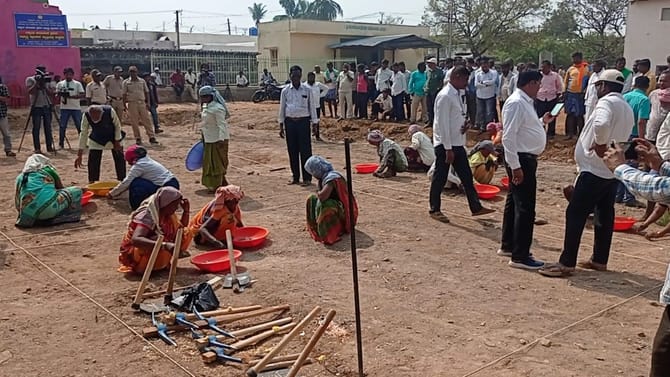 ಲಕ್ಕುಂಡಿಯಲ್ಲಿ ಉತ್ಖನನದ ವೇಳೆ ಬೃಹತ್​​ ಹಾವು ಪ್ರತ್ಯಕ್ಷ!