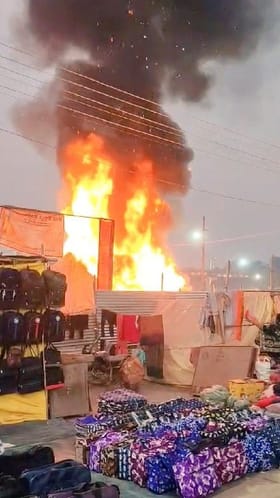 ಪ್ರಯಾಗರಾಜ್​​ನಲ್ಲಿ ಮಾಘ ಸ್ನಾನಕ್ಕೆ ಬಂದವರ ಡೇರೆಗೆ ಹಬ್ಬಿದ ಬೆಂಕಿ