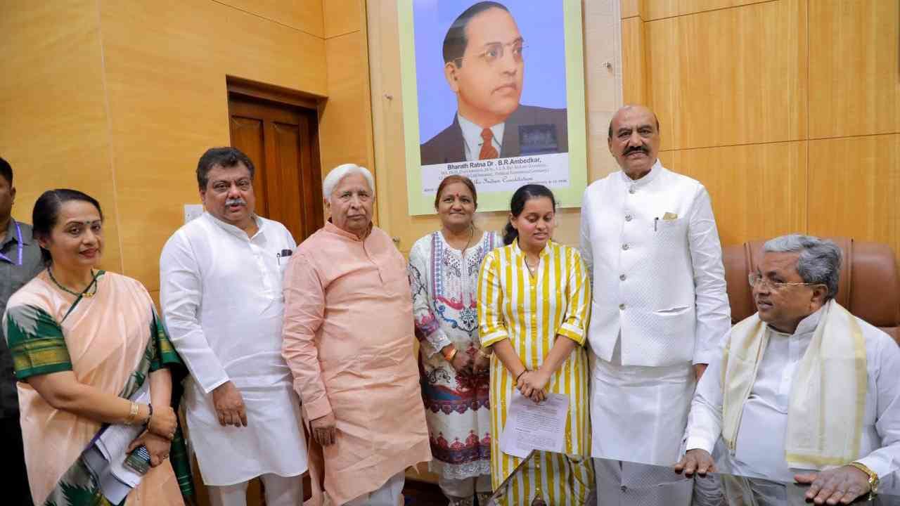  ದಿವಂಗತ ಐಎಎಸ್ ಅಧಿಕಾರಿ ಮಹಾಂತೇಶ್ ಬೀಳಗಿ ಅವರು ದಕ್ಷ, ಜನಸ್ನೇಹಿ ಆಡಳಿತಕ್ಕೆ ಹೆಸರಾಗಿದ್ದರು. ತಂದೆ ಇದೀಗ ಮಗಳು ಸಹ ಸಾರ್ವಜನಿಕರ ಸೇವೆ ಮಾಡಲಿ. ಚೈತನ್ಯಾ ಅವರು ತಮ್ಮ ತಂದೆಯ ಹಾದಿಯಲ್ಲೇ ಸಾರ್ವಜನಿಕ ಸೇವೆಯಲ್ಲಿ ತೊಡಗಿಸಿಕೊಳ್ಳಲಿ ಎಂಬುದು ಎಲ್ಲರ ಆಶಯವಾಗಿದೆ.