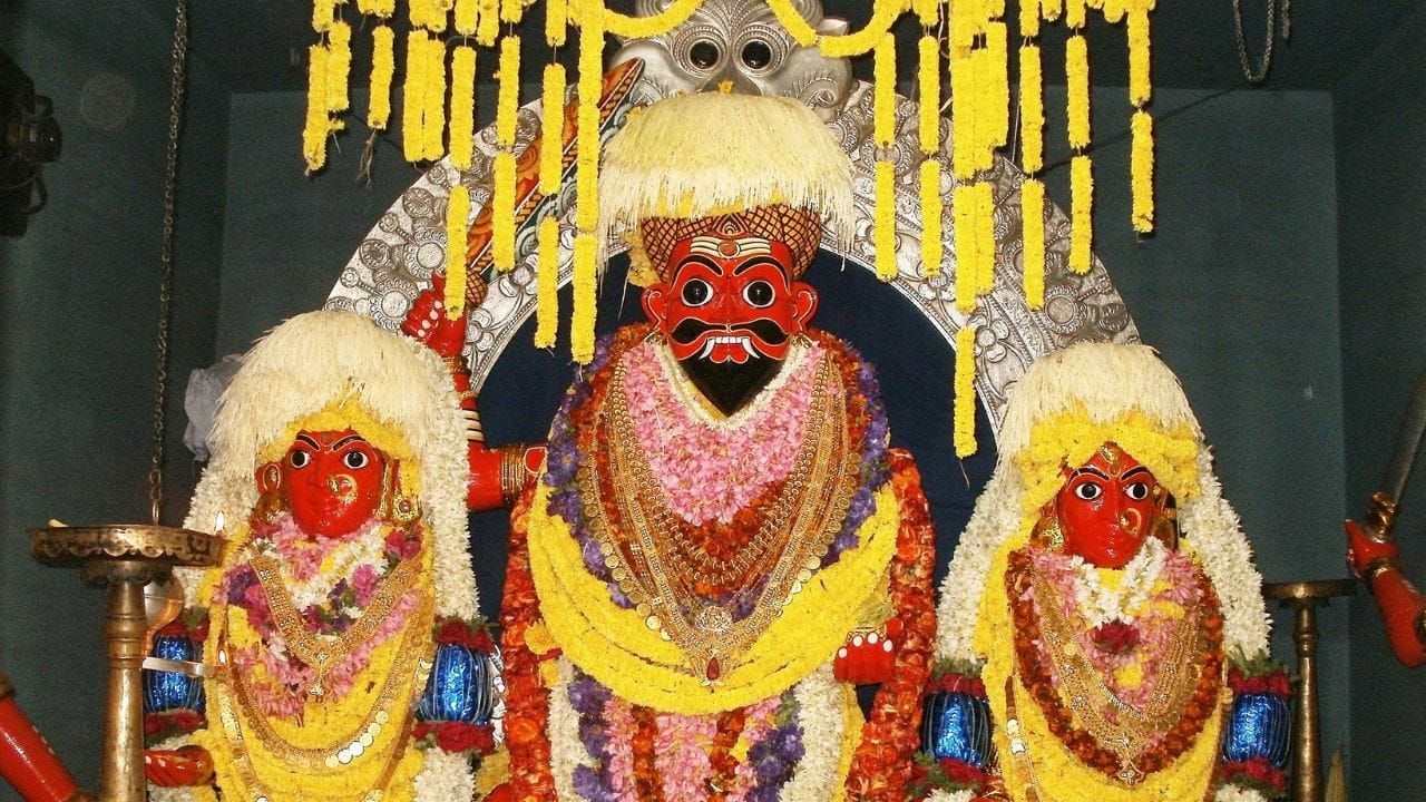 ಕುಂದಾಪುರ ತಾಲ್ಲೂಕಿನ ಪ್ರಸಿದ್ಧ ಧಾರ್ಮಿಕ ಕ್ಷೇತ್ರವಾದ ಮಾರಣಕಟ್ಟೆ ಬ್ರಹ್ಮಲಿಂಗೇಶ್ವರ ದೇವಸ್ಥಾನದಲ್ಲಿ ವಾರ್ಷಿಕ ಜಾತ್ರೆ ಹಾಗೂ ಕೆಂಡ ಮಹೋತ್ಸವ ನಡೆಯಲಿದೆ. ಈ ಕ್ಷೇತ್ರದ ಜಾತ್ರೆಯ ಸಮಯದಲ್ಲಿ ಈ ಹೂವು ಇರಲೇಬೇಕು.ಬ್ರಹ್ಮಲಿಂಗೇಶ್ವರನಿಗೆ ಸೇವಂತಿಗೆ ಹೂ ಸಮರ್ಪಿಸುವುದು ಹಿಂದಿನಿಂದಲೂ ನಡೆದುಕೊಂಡು ಬಂದಿರುವ ಸಂಪ್ರದಾಯ.