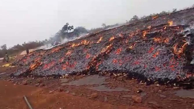 60 ಲಕ್ಷ ರೂ ಮೌಲ್ಯದ ಮೆಕ್ಕೆಜೋಳಕ್ಕೆ ಬೆಂಕಿಯಿಟ್ಟ ದುಷ್ಕರ್ಮಿಗಳು