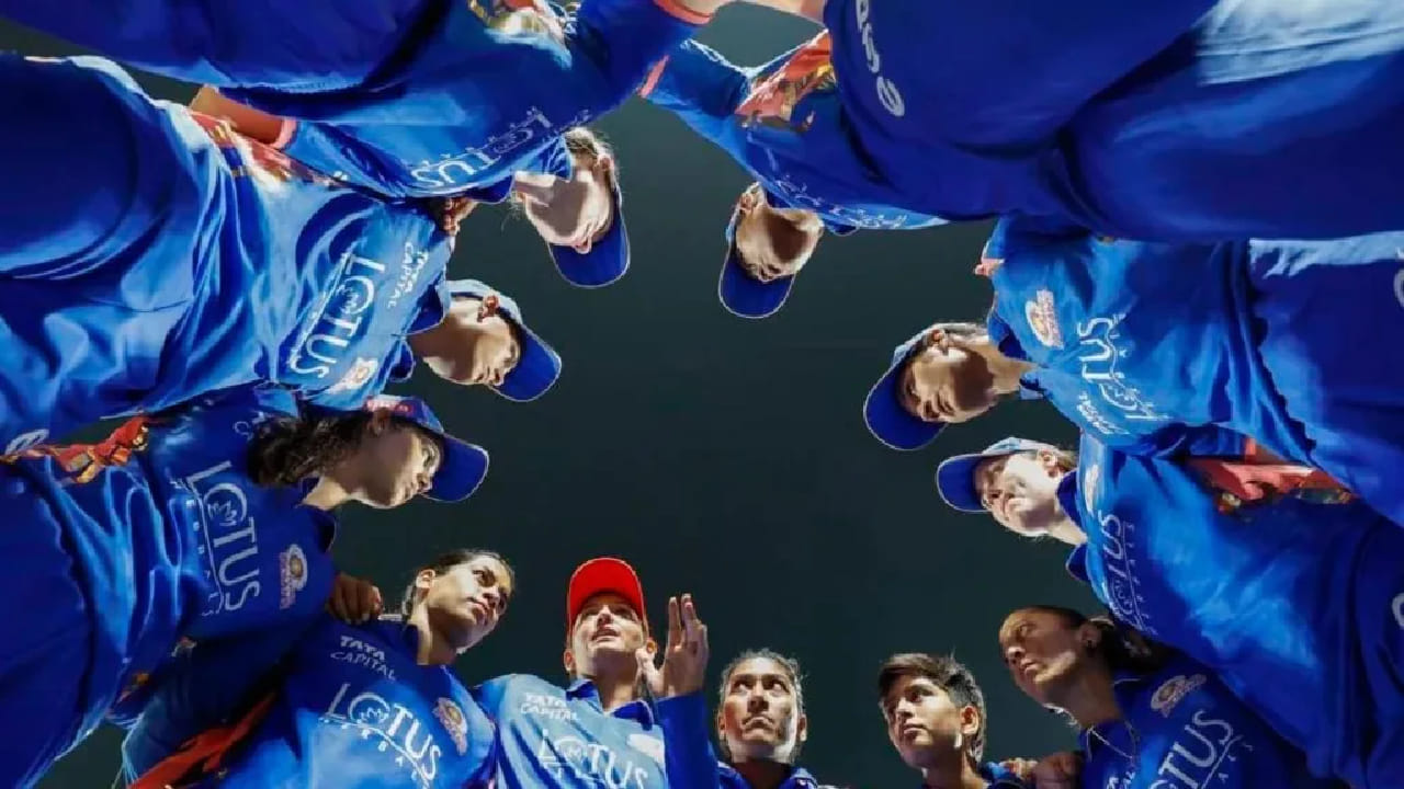 WPL 2026: ವುಮೆನ್ಸ್ ಪ್ರೀಮಿಯರ್ ಲೀಗ್‌ ಸೀಸನ್ 4 ಅನ್ನು ಸೋಲಿನೊಂದಿಗೆ ಆರಂಭಿಸಿದ್ದ ಮುಂಬೈ ಇಂಡಿಯನ್ಸ್ ಇದೀಗ ಹ್ಯಾಟ್ರಿಕ್ ಸೋಲುಂಡಿದೆ. ಈ ಸೋಲುಗಳ ಹೊರತಾಗಿಯೂ ಹರ್ಮನ್ ಪ್ರೀತ್ ಕೌರ್ ಪಡೆ ಅಂಕ ಪಟ್ಟಿಯಲ್ಲಿ ದ್ವಿತೀಯ ಸ್ಥಾನದಲ್ಲೇ ಉಳಿದುಕೊಂಡಿದೆ.