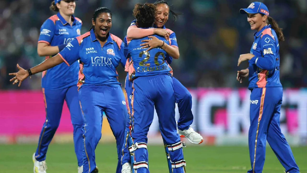 ಈ ಬಾರಿಯ ಟೂರ್ನಿಯಲ್ಲಿ ಮುಂಬೈ ಇಂಡಿಯನ್ಸ್ ಮೊದಲ ಪಂದ್ಯದಲ್ಲಿ ಆರ್​ಸಿಬಿ ವಿರುದ್ಧ ಪರಾಜಯಗೊಂಡಿತ್ತು. ಇದಾದ ಬಳಿಕ ಡೆಲ್ಲಿ ಕ್ಯಾಪಿಟಲ್ಸ್ ಹಾಗೂ ಗುಜರಾತ್ ಜೈಂಟ್ಸ್ ಪರ ಭರ್ಜರಿ ಜಯ ಸಾಧಿಸಿ ಒಟ್ಟು ನಾಲ್ಕು ಅಂಕಗಳನ್ನು ಪಡೆದುಕೊಂಡಿದ್ದರು.