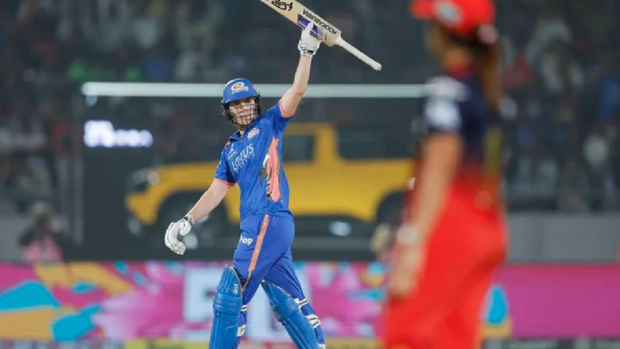 ಮುಂಬೈ ಇಂಡಿಯನ್ಸ್ ಪರ ಮೂರನೇ ಕ್ರಮಾಂಕದಲ್ಲಿ ಬ್ಯಾಟ್ ಬೀಸಿದ ನ್ಯಾಟ್ ಸೀವರ್ ಬ್ರಂಟ್ 57 ಎಸೆತಗಳಲ್ಲಿ ಅಜೇಯ 100 ರನ್ ಬಾರಿಸಿದರು. ಈ ಶತಕದ ನೆರವಿನೊಂದಿಗೆ ಮುಂಬೈ ಇಂಡಿಯನ್ಸ್ ತಂಡವು 20 ಓವರ್​ಗಳಲ್ಲಿ 4 ವಿಕೆಟ್ ಕಳೆದುಕೊಂಡು 199 ರನ್ ಕಲೆಹಾಕಿತು.