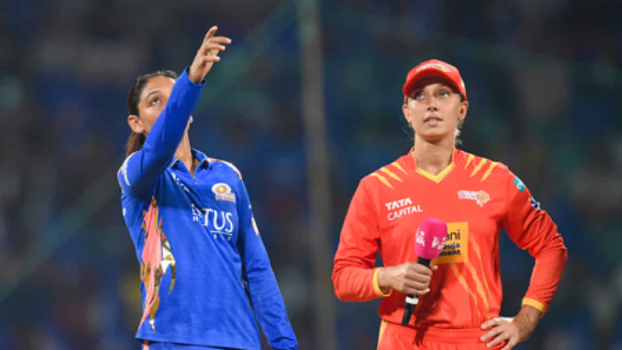 WPL 2026: ಮುಂಬೈ ವಿರುದ್ಧ ಟಾಸ್ ಗೆದ್ದು ಅಚ್ಚರಿಯ ನಿರ್ಧಾರ ತೆಗೆದುಕೊಂಡ ಗುಜರಾತ್ WPL 2026: ಮುಂಬೈ ವಿರುದ್ಧ ಟಾಸ್ ಗೆದ್ದು ಅಚ್ಚರಿಯ ನಿರ್ಧಾರ ತೆಗೆದುಕೊಂಡ ಗುಜರಾತ್