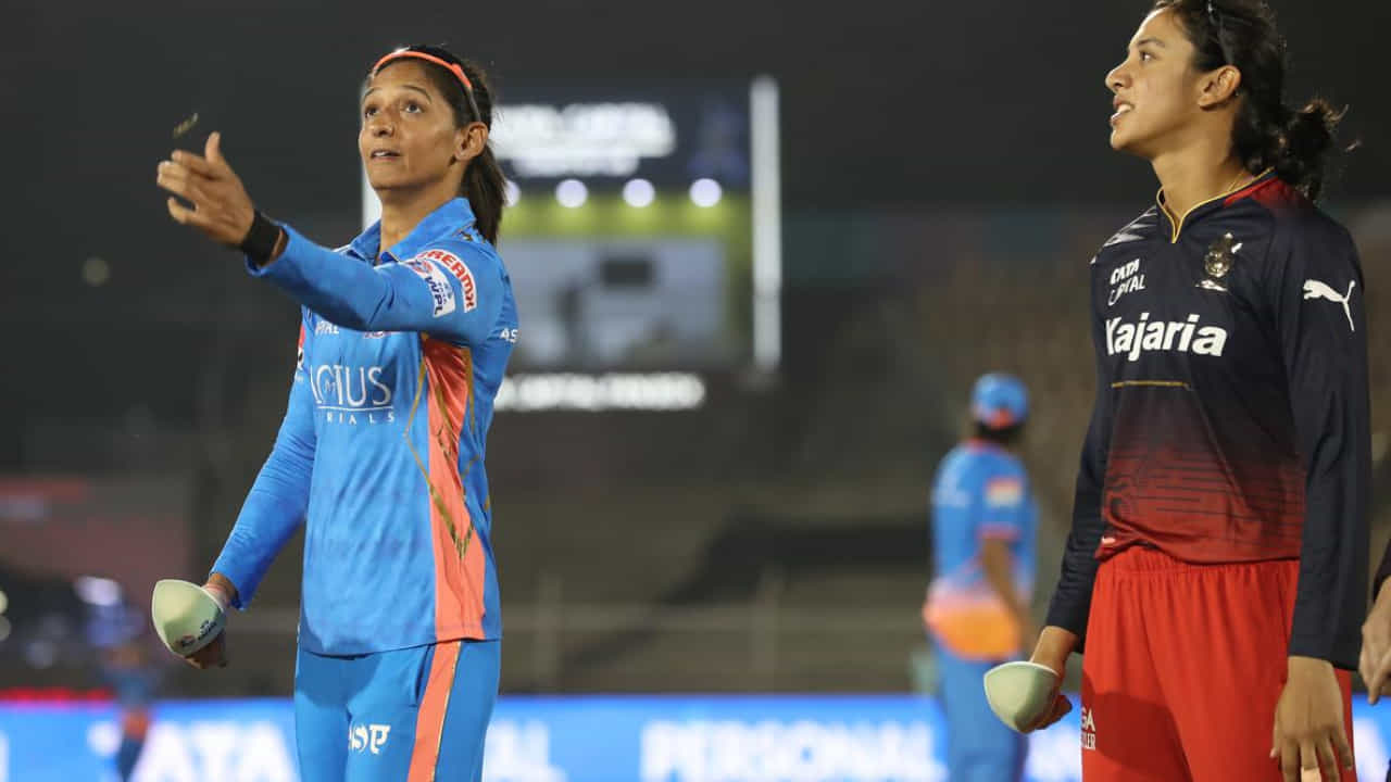 WPL 2026: ಮೊದಲ ಪಂದ್ಯದಲ್ಲಿ ಟಾಸ್ ಗೆದ್ದ ಆರ್ಸಿಬಿ ಪರ 6 ಆಟಗಾರ್ತಿಯರು ಪಾದಾರ್ಪಣೆ WPL 2026: ಮೊದಲ ಪಂದ್ಯದಲ್ಲಿ ಟಾಸ್ ಗೆದ್ದ ಆರ್ಸಿಬಿ ಪರ 6 ಆಟಗಾರ್ತಿಯರು ಪಾದಾರ್ಪಣೆ