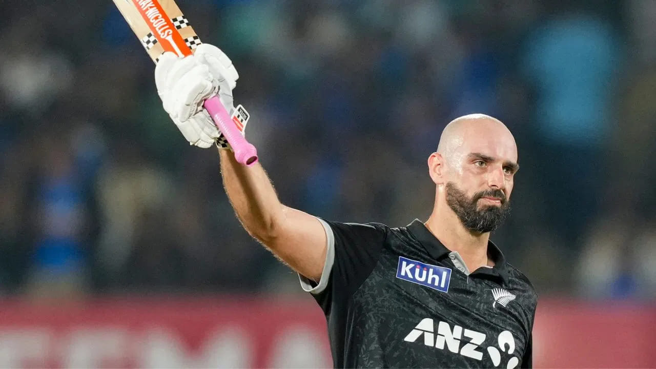 ಸರಣಿಯ ಅಂತಿಮ ಪಂದ್ಯದಲ್ಲಿ 131 ಎಸೆತಗಳನ್ನು ಎದುರಿಸಿದ ಮಿಚೆಲ್ 15 ಬೌಂಡರಿ ಮತ್ತು ಮೂರು ಸಿಕ್ಸರ್‌ಗಳೊಂದಿಗೆ 104.58 ರ ಸ್ಟ್ರೈಕ್ ರೇಟ್​ನಲ್ಲಿ137 ರನ್ ಗಳಿಸಿದರು ಡ್ಯಾರಿಲ್ ಮಿಚೆಲ್ ಹಿಂದಿನ ಪಂದ್ಯದಲ್ಲಿಯೂ ಶತಕ ಬಾರಿಸಿದ್ದರು. ಇದು ಭಾರತದ ವಿರುದ್ಧ ಅವರ ನಾಲ್ಕನೇ ಏಕದಿನ ಶತಕವಾಗಿದೆ. 
