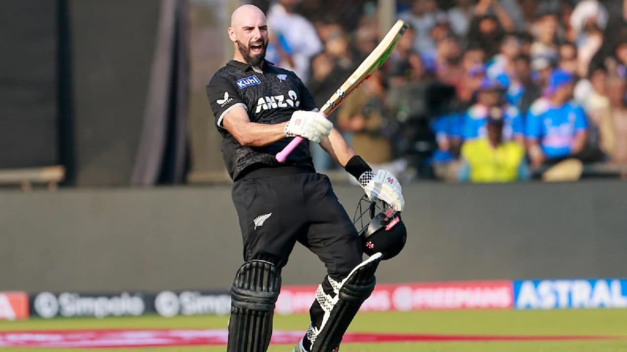 ಐಸಿಸಿ ಬಿಡುಗಡೆ ಮಾಡಿರುವ ಇತ್ತೀಚಿನ ಶ್ರೇಯಾಂಕದಲ್ಲಿ, ನ್ಯೂಜಿಲೆಂಡ್‌ನ ಡ್ಯಾರಿಲ್ ಮಿಚೆಲ್ 845 ರೇಟಿಂಗ್ ಪಾಯಿಂಟ್‌ಗಳೊಂದಿಗೆ ಹೊಸ ನಂಬರ್ ಒನ್ ಏಕದಿನ ಬ್ಯಾಟ್ಸ್‌ಮನ್ ಆಗಿದ್ದಾರೆ. ಅವರ ರೇಟಿಂಗ್ 51 ಪಾಯಿಂಟ್‌ಗಳಷ್ಟು ಹೆಚ್ಚಾಗಿದೆ. ಹಿಂದಿನ ಶ್ರೇಯಾಂಕದಲ್ಲಿ, ಅವರು 794 ರೇಟಿಂಗ್ ಪಾಯಿಂಟ್‌ಗಳೊಂದಿಗೆ ಬ್ಯಾಟ್ಸ್‌ಮನ್‌ಗಳ ಐಸಿಸಿ ಏಕದಿನ ಶ್ರೇಯಾಂಕದಲ್ಲಿ ಎರಡನೇ ಸ್ಥಾನದಲ್ಲಿದ್ದರು.