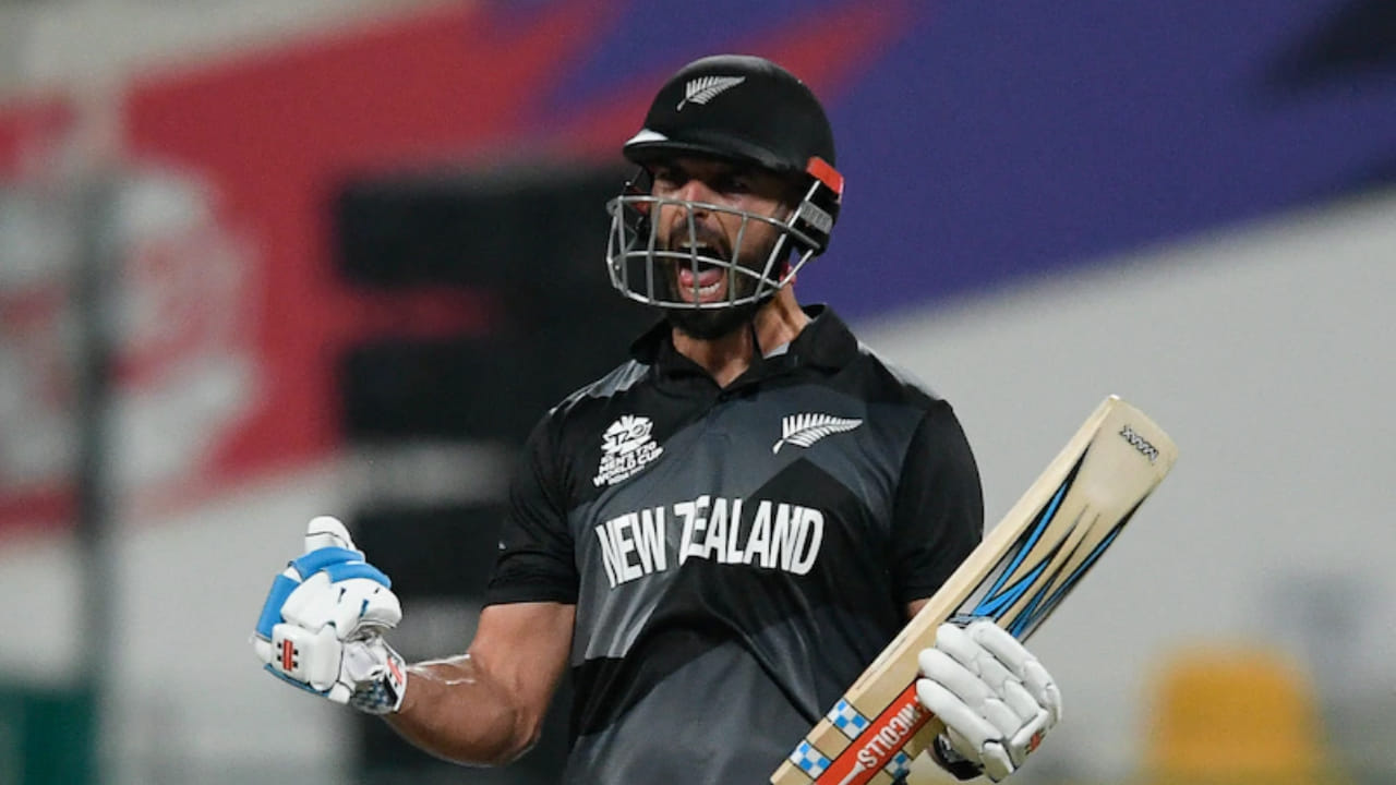 ಮೇಲೆ ಹೇಳಿದಂತೆ ಈ ಸರಣಿಯಲ್ಲಿ ಡ್ಯಾರಿಲ್ ಮಿಚೆಲ್ ಉತ್ತಮ ಫಾರ್ಮ್‌ನಲ್ಲಿದ್ದು, ಸರಣಿಯ ಮೊದಲ ಪಂದ್ಯದಲ್ಲಿ ಅವರು 84 ರನ್ ಬಾರಿಸಿದ್ದರು. ಎರಡನೇ ಪಂದ್ಯದಲ್ಲಿ ಅಜೇಯ 131 ರನ್ ಗಳಿಸುವ ಮೂಲಕ ತಂಡವನ್ನು ಗೆಲುವಿನತ್ತ ಕೊಂಡೊಯ್ದರು. ಈಗ, ಡ್ಯಾರಿಲ್ ಮಿಚೆಲ್ ಮತ್ತೊಮ್ಮೆ 100 ರನ್‌ಗಳ ಗಡಿ ದಾಟಿದ್ದಾರೆ.