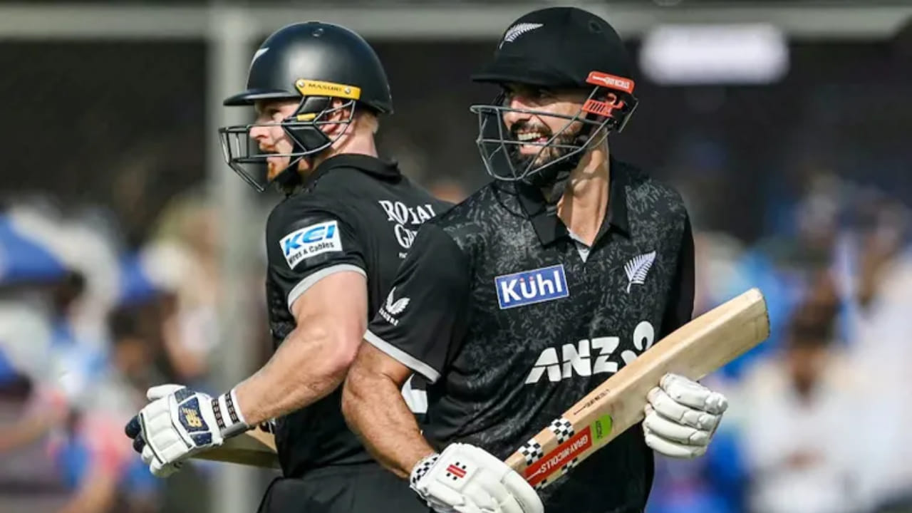 ಭಾರತ ಪ್ರವಾಸದಲ್ಲಿ ನಡೆದ ಮೂರು ಪಂದ್ಯಗಳ ಏಕದಿನ ಸರಣಿಯಲ್ಲಿ ನ್ಯೂಜಿಲೆಂಡ್‌ ಬ್ಯಾಟ್ಸ್‌ಮನ್‌ಗಳು ತಮ್ಮ ಉತ್ತಮ ಪ್ರದರ್ಶನವನ್ನು ಮುಂದುವರೆಸಿದ್ದು, ಮೂರನೇ ಪಂದ್ಯದಲ್ಲೂ ಗಮನಾರ್ಹ ಸಾಧನೆ ಮಾಡಿದ್ದಾರೆ. ಇಂದೋರ್‌ನಲ್ಲಿ ನಡೆದ ಸರಣಿಯ ಅಂತಿಮ ಪಂದ್ಯದಲ್ಲಿ, ಡ್ಯಾರಿಲ್ ಮಿಚೆಲ್ ಸತತ ಎರಡನೇ ಶತಕ ಬಾರಿಸಿದರೆ, ಗ್ಲೆನ್ ಫಿಲಿಪ್ಸ್ ಕೂಡ ತಮ್ಮ ಏಕದಿನ ವೃತ್ತಿಜೀವನದ ಎರಡನೇ ಶತಕ ಬಾರಿಸಿದ್ದಾರೆ. 