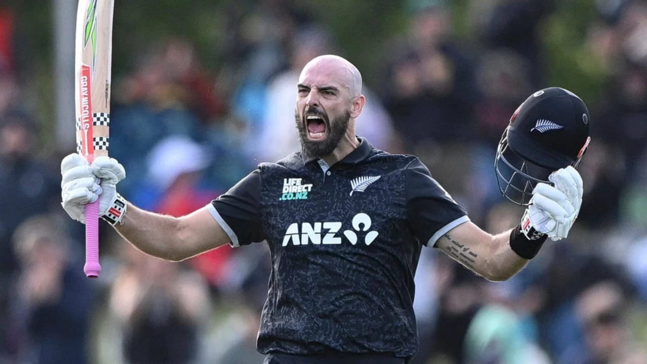 ಭಾರತ ಮತ್ತು ನ್ಯೂಜಿಲೆಂಡ್ ನಡುವಿನ ಮೂರು ಪಂದ್ಯಗಳ ಏಕದಿನ ಸರಣಿಯ ಅಂತಿಮ ಪಂದ್ಯ ಇಂದೋರ್‌ನ ಹೋಲ್ಕರ್ ಕ್ರೀಡಾಂಗಣದಲ್ಲಿ ನಡೆಯುತ್ತಿದೆ. ಈ ಪಂದ್ಯದಲ್ಲಿ ಟಾಸ್ ಗೆದ್ದ ಭಾರತ ಮೊದಲು ಬೌಲಿಂಗ್ ಆಯ್ದುಕೊಂಡಿದ್ದು, ನ್ಯೂಜಿಲೆಂಡ್‌ ಮೊದಲು ಬ್ಯಾಟಿಂಗ್‌ ಮಾಡುತ್ತಿದೆ. ಇಡೀ ಸರಣಿಯಲ್ಲಿ ಭಾರತಕ್ಕೆ ಕಂಟಕವಾಗಿರುವ ಸ್ಟಾರ್ ಬ್ಯಾಟ್ಸ್‌ಮನ್ ಡ್ಯಾರಿಲ್ ಮಿಚೆಲ್ ಈ ಪಂದ್ಯದಲ್ಲಿಯೂ ಅದ್ಭುತ ಇನ್ನಿಂಗ್ಸ್ ಆಡಿದ್ದಾರೆ.