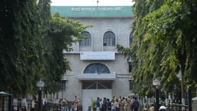 ಮಗನಿಗೆ ಖಾಸಗಿ ಭಾಗದಲ್ಲಿ ಮೊಬೈಲ್​ ಕೊಂಡೊಯ್ದು ಸಿಕ್ಕಿಬಿದ್ದ ತಾಯಿ