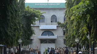 ಪತ್ನಿಗೆ ವಂಚಿಸಿ ಟೆಕ್ಕಿ ಪತಿ ಅಕ್ರಮ ಸಂಬಂಧ: ಪ್ರೇಯಸಿ ಜೊತೆ ಪಲ್ಲಂಗದಲ್ಲಿದ್ದಾಗಲೇ ಪೊಲೀಸರಿಗೆ ಸಿಕ್ಕಿಬಿದ್ದ!