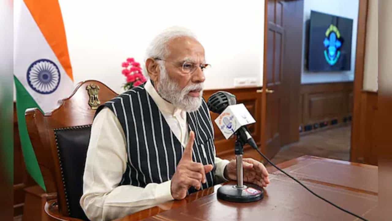Mann Ki Baat: ಭಾರತೀಯ ಉತ್ಪನ್ನಗಳು ಅತ್ಯುತ್ತಮ ಗುಣಮಟ್ಟದ ಪ್ರತೀಕವಾಗಬೇಕು: ಪ್ರಧಾನಿ ಮೋದಿ Mann Ki Baat: ಭಾರತೀಯ ಉತ್ಪನ್ನಗಳು ಅತ್ಯುತ್ತಮ ಗುಣಮಟ್ಟದ ಪ್ರತೀಕವಾಗಬೇಕು: ಪ್ರಧಾನಿ ಮೋದಿ