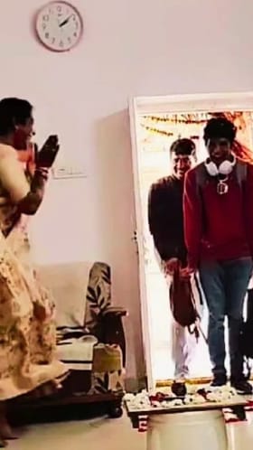 4 ತಿಂಗಳ ಬಳಿಕ ಮನೆಗೆ ಬಂದ ಮಗನಿಗೆ ಅಮ್ಮನ ಸರ್​​ಪ್ರೈಸ್!