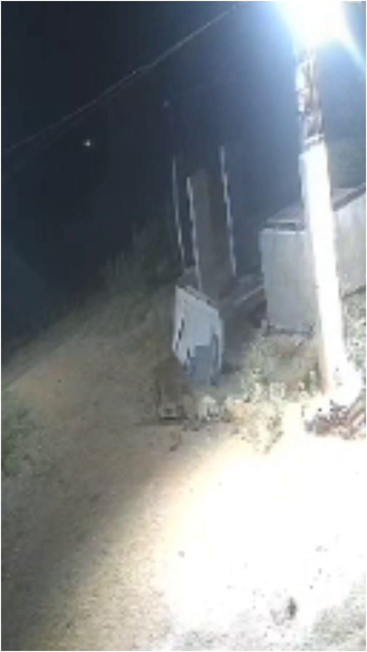 ಮನೆ ಮುಂದೆ ಕಟ್ಟಿದ್ದ ನಾಯಿ ಎಳೆದೊಯ್ದ ಚಿರತೆ