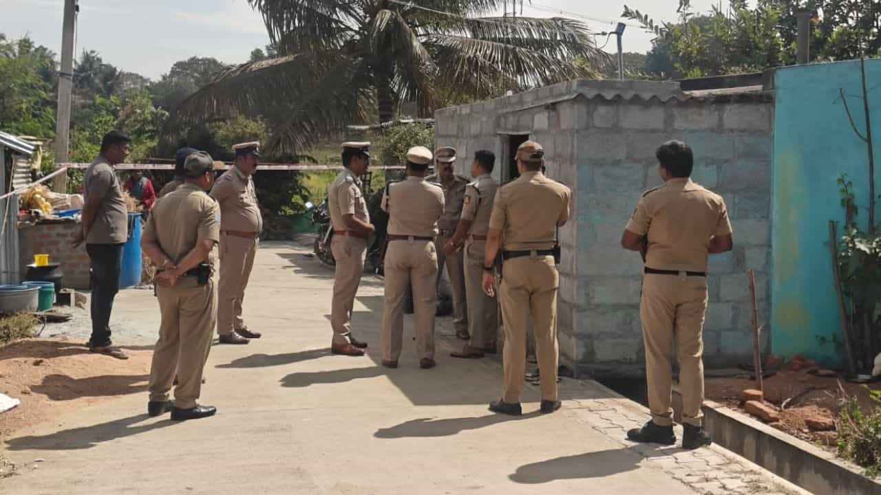 Mysuru: ತವರಿಗೆ ಬಂದ್ರೂ ತಪ್ಪಲಿಲ್ಲ ಪತಿ ಕಾಟ; ಬಡಿದು ಪತ್ನಿಯನ್ನೇ ಕೊಂದ ಕುಡುಕ ಗಂಡ! Mysuru: ತವರಿಗೆ ಬಂದ್ರೂ ತಪ್ಪಲಿಲ್ಲ ಪತಿ ಕಾಟ; ಬಡಿದು ಪತ್ನಿಯನ್ನೇ ಕೊಂದ ಕುಡುಕ ಗಂಡ!