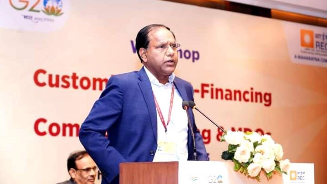 ಎಂ ನಾಗರಾಜು, ಹಣಕಾಸು ಸೇವೆಗಳ ಕಾರ್ಯದರ್ಶಿ: ಹಣಕಾಸು ಒಳಗೊಳ್ಳುವಿಕೆ ಮತ್ತು ಸಾಮಾಜಿಕ ಭದ್ರತಾ ಸ್ಕೀಮ್ಗಳನ್ನು ಇವರು ನಿಕಟವಾಗಿ ಗಮನಿಸುತ್ತಾರೆ. ಇನ್ಷೂರೆನ್ಸ್ ಕಂಪನಿಗಳು, ಸರ್ಕಾರಿ ಬ್ಯಾಂಕುಗಳು, ಪಿಂಚಣಿ ಸಿಸ್ಟಂಗಳು ಸರಿಯಾಗಿ ಕಾರ್ಯನಿರ್ವಹಿಸುತ್ತವೆಯಾ ಎಂಬುದನ್ನು ಗಮನಿಸುತ್ತಾರೆ.