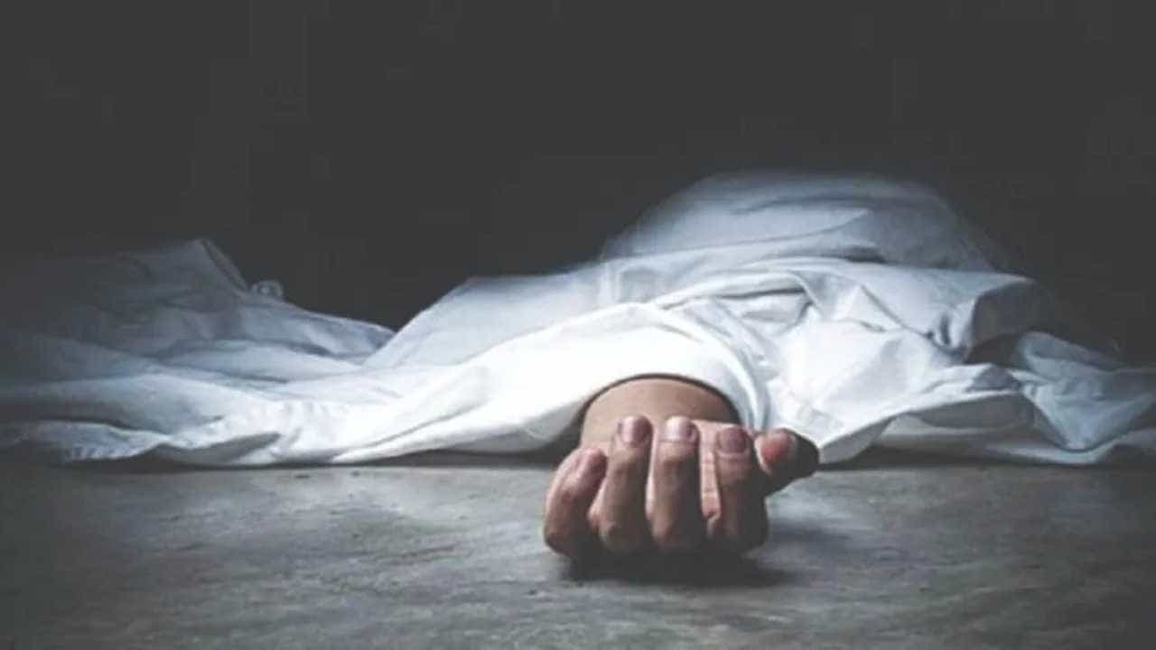 ದೇಗುಲದ ಸಮೀಪವೇ ಅಪಘಾತ; ಕಾಪಾಡಲಿಲ್ಲ ಮಾದೇಶ್ವರ! ದೇಗುಲದ ಸಮೀಪವೇ ಅಪಘಾತ; ಕಾಪಾಡಲಿಲ್ಲ ಮಾದೇಶ್ವರ!