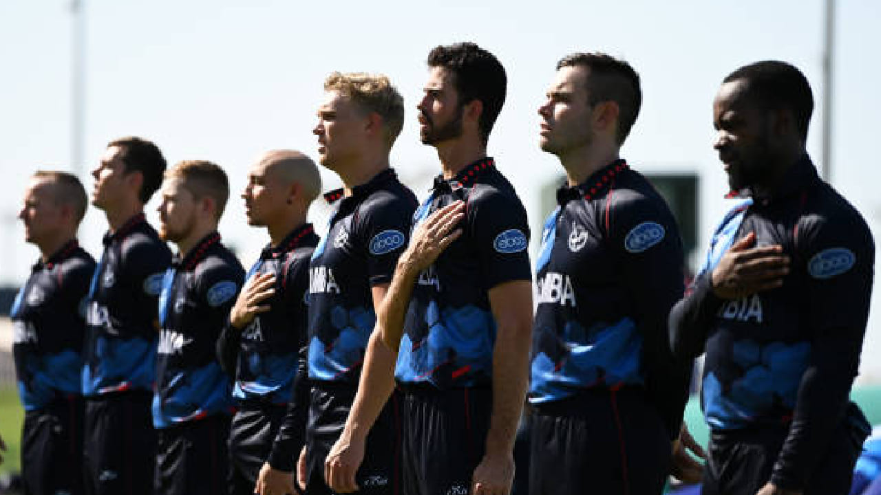 ನಮೀಬಿಯಾ ಟಿ20 ತಂಡ: ಗೆರ್ಹಾರ್ಡ್ ಎರಾಸ್ಮಸ್ (ನಾಯಕ), ಝೇನ್ ಗ್ರೀನ್, ಬರ್ನಾರ್ಡ್ ಸ್ಕೋಲ್ಟ್ಜ್, ರುಬೆನ್ ಟ್ರಂಪೆಲ್ಮನ್, ಜೆಜೆ ಸ್ಮಿತ್, ಜಾನ್ ಫ್ರಿಲಿಂಕ್, ಲೌರೆನ್ ಸ್ಟೀನ್‌ಕ್ಯಾಂಪ್, ಮಲನ್ ಕ್ರುಗರ್, ನಿಕೋಲ್ ಲಾಫ್ಟಿ-ಈಟನ್, ಜ್ಯಾಕ್ ಬ್ರಾಸ್ಸೆಲ್, ಬೆನ್ ಶಿಕೊಂಗೊ, ಜೆಸಿ ಬಾಲ್ಟ್, ಡೈಲನ್ ಲೀಚರ್, ಡಬ್ಲ್ಯೂಪಿ ಹೀಂಗ್‌ಬರ್ಗ್, ಮ್ಯಾಕ್ಸ್​ ಹಿಯೆಂಗೊ.