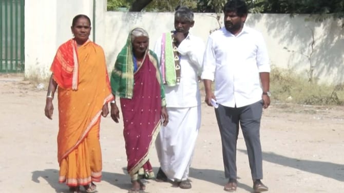 ಶರಣಾಗಿ ವರ್ಷಕಳೆದ್ರೂ ಬಿಡುಗಡೆಯಾಗದ ನಕ್ಸಲರು: ಮಗನಿಗಾಗಿ ತಾಯಿ ಕಣ್ಣೀರು